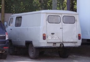 Не упомянули довольно массовые серии пассажирских микроавтобусов "ВАХТА", грузопассажирских "ДТВ" и "Медпомощь" производства Новоорского и Псковского (завод "Гидроимпульс") заводов Министерства мелиорации и водного хоз-ва. Эти автомобили были широко распространены в 1980-90х годах. С завода машины (кроме медицинских)окрашивались в комбинированную окраску - белые (белая ночь) верх и юбка, средний пояс голубого цвета (Гольфстрим). У грузопассажирского варианта, в верхней части боковин, на грузовом отсеке была надпись голубыми, прописными, заглавными буквами ДТВ. У пассажирского микроавтобуса на нижней, голубой части бортов надпись белым курсивом "ВАХТА". Кузов автобусов из стальных (0.8 мм), штампованных деталей, приваренных к каркасу из тонкостенных туб прямоугольного сечения, на основе шасси УАЗ-452. В конце 80х- начале 90х окраска машин стала монохромной - либо голубой, либо белой. Тогда-же, с развалом министерства, Псковский завод выпустил большую партию авобусов "Медпомощь" которые закупил Российский Минздрав. Последние Псковские "Медпомощи" можно было встретить ещё в конце 2000-х в Псковской, Новгородской, Ленинградской, Оренбургской, Новосибирской и Томской областях. В среди водителей, "ДТВ" шутку называли "Давай товарищ выпьем". В наследство от производимых на шасси УАЗ машин, у завода осталась видоизменённая эмблема сходная с УАЗовской. Единственное фото автомобиля "ДТВ", которое я нашёл вот: