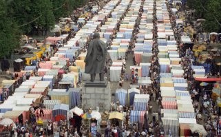 Ленин следил за базаром.))