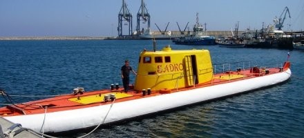 "туристические" подводные лодки даже в Совестком Союзе строили ...
тут уникальность видимо в размере стеклянного колпака ...