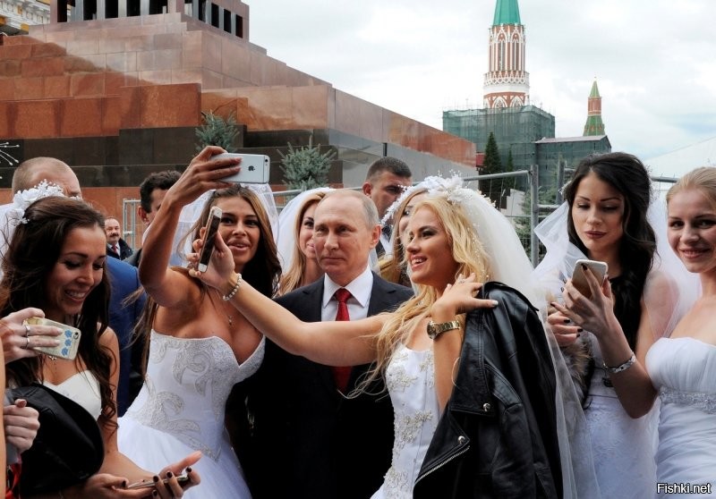 Уникальная фотография !!! 
Путин и его гарем .