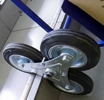 Во во, а то у меня от поленницы до мангала и костра метров 40 и ступенек 10, а может и поболее! Надо подумать, мож замутить данный агрегат?
