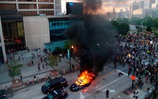 Ааа, так ты из тех дебилов, которые продвигают идею "американской мечты" в массы......Бог (или кто там вместо него) дал тебе голову, но не вложил туда  разум.