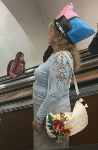 И вновь продолжается бой.
И сердцу тревожно в груди…
И Ленин – такой молодой,
И юный Октябрь впереди!