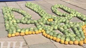 Каждому свое...))) СУГС!  Осталось сделать самый большой тризуб из говна.