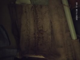 А я обошёлся сумкой из мешковины. Две трубы, кусок мешковины со штрипками (по две с каждой стороны) и вуаля...
Прикинули длину полосы аккурат, чтобы охапку нужную брала и всё.