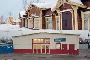 Сайдингом обшили и прям красота. 
Один хрен везде остались эти лестницы и заборы бесконечные с чемоданом уже сложно, а что будет через 20 лет когда у меня и так больные ноги еле ходить будут? 
Ну народ у нас не требовательный, любит всякое г%вно.

Вот вам реальное было стало епта