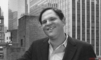 смотришь на фото и думаешь -- как же эти шлёндры деньги любят, если под него ложились сами, не было там никаких изнасилований, 100%
потом мысль пришла -- может, он тогда красавЭц был?
пля, он и в молодости был у*е*б*а*н*о*м
всё-таки, деньги