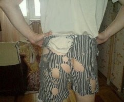 Дырявые колготки за 15 тыс рублей: модные тенденции, заставляющие покрутить пальцем у виска