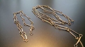 <<Если по этой цепочке пройтись маленьким молоточком на наковальне получится такая красота:>>(C)
Молоточком не то! Обжималось в тисках через шлифованные пластины, получалось - огонь!