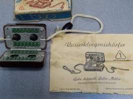 Прибор для заточки бритвенных лезвий. 1. Германия. 2,3 СССР.