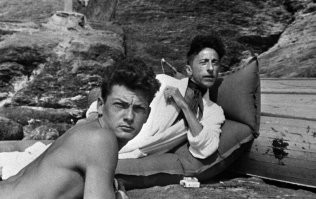 Ну собственно вот, Жан Маре и Жан Кото спутники по жизни более 25 лет, Маре он вообще то был бисексуалом, как с девочками так и с мальчиками.