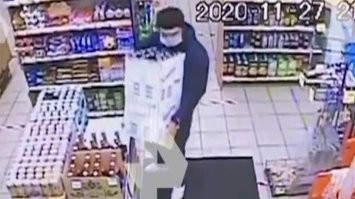 Ящик пива? Слабак! 38 бутылок водки - вот улов)))