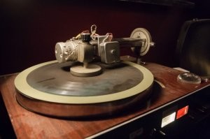 Раньше были установки для записи пластинок. На ренгеновских фотопластинках точно. Может не все в утиль сдали.