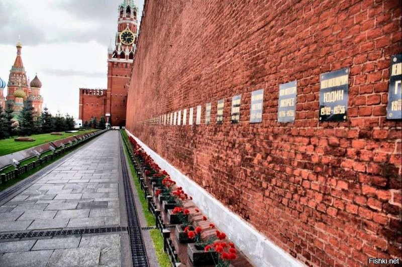 ну, разве что у кремлевской стены...