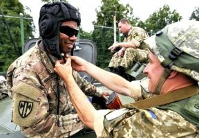 "...они у себя в стране свою страну защищают..."
Это кто именно?

Добробат нац.гвардии "Ичкерия" или добробат "им.Джохара Дудаева"? Польские наемники из батальона "Днепр" или литовские наемники? Или "Грузинский легион"? Или солдаты из Южного Судана, 14 из которых получили украинское гражданство за отличия в военных действиях на Донбассе?
Или украина уже вошла в состав Южного Судана?