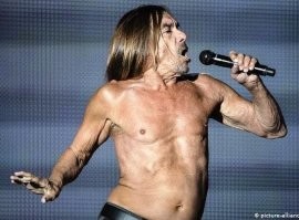 Так это же советский Игги Поп. Тот тоже всегда полуголый на сцене.