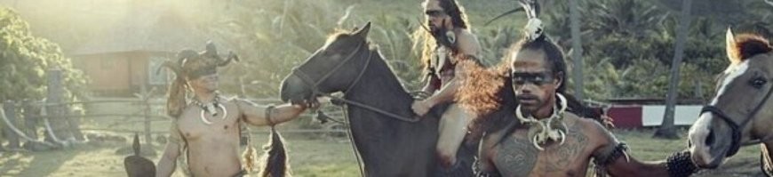 "Прежде, чем Джимми Нельсону разрешили фотографироваь островитян, он должен был завоевать доверие племени." 

То есть заплатить денег местным аниматорам, что бы они развлекли очередного туриста. 

Хоть бы не палился на мелочах, вроде "цивилизации" на заднем плане. 

И да, такие чистые и облагороженные "туземцы", только в плохеньком кино встречаются.