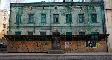 Ну, это обложка - "Старая Рига". А вот просто центр города. Но такую Ригу не любят показывать.