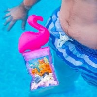 Это не для вкусняшек а для съёмки телефоном под водой. В аквапарке у всех такие