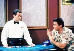 Мне это напомнило сюжет в "Друзья" про руки близнецы.