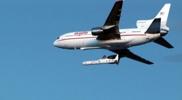 Перевожу на русский :)
Самолет весит 24 тонны и имеет длину 24 метра.
Для орбитальных запусков с самолетов исторически используют различные модификации ракеты "Пегас". Масса ракеты от 18 до 23 тонн длинна 17-18 метров диаметр 2,13 м. Максимальная полезная нагрузка выводимая на низкую орбиту 443 кг. Воздушный старт со специального (переоборудованного) боинга. Запускают с 90 года (44 запуска). 
Вот это текущие (на 2019 год) характеристики ракеты воздушного старта с полезной нагрузкой около 400 кило (чем выше орбита тем меньше). 
А теперь ВАША фантазия - самолет массой 24 тонны (это сухая масса или с грузом и топливом?) длинной 24 метра разгоняет и поднимает толстенькую ракету весом 23 тонны и длинной 18 метров. Экий у вас "самолет муравьишка" тащит на себе свой вес на сверхзвук. Нууу... удачи в вашей уверенности :) Кстати, стоимость запуска Пегаса с боинга ныне около 60 млн.баксов (от 40 до 60). Или 140 тыс баксов за кило на низкой орбите. И это в 10 раз дороже запусков обычными ракетами с земли. Так что пока воздушные старты себя не окупают никак. Но это уже другая история.