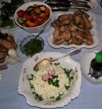 Не, редька со сметаной - это отдельное блюдо. И для него редька должна быть натёрта на тёрке.