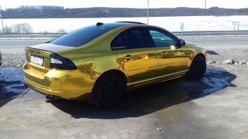 Цыганщина 100%! Желтый - доминантный цвет во всех комнатах. Ни одной картины или фрески! Даже статуи, которым по канону положено быть мраморными (белыми) - позолоченные!