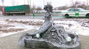 Зубр, Королева Бензоколонки, Пегас, Русалка... И ещё много других скульптур. У Владимира Каноника много шедевров.