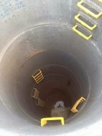 Где-то я такое видел... Аааа... Half-life!