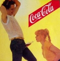 Необычная новогодняя этикетка бутылки Coca-Cola в Японии