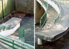 Это пандус для выгрузки колясок из транспорта. Походу в доме престарелых такое решение. Вполне разумное, для своих целей.