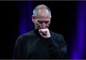 В соцсетях высмеяли новые наушники Apple