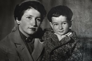 Евгений Примаков с мамой Анной Яковлевной.