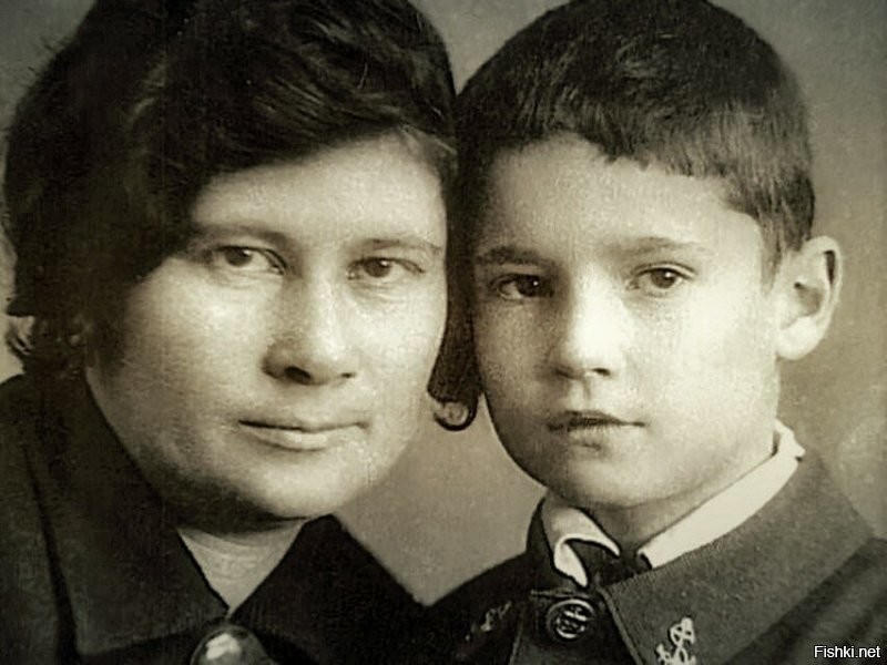 Эльдар Рязанов с мамой Софьей Михайловной