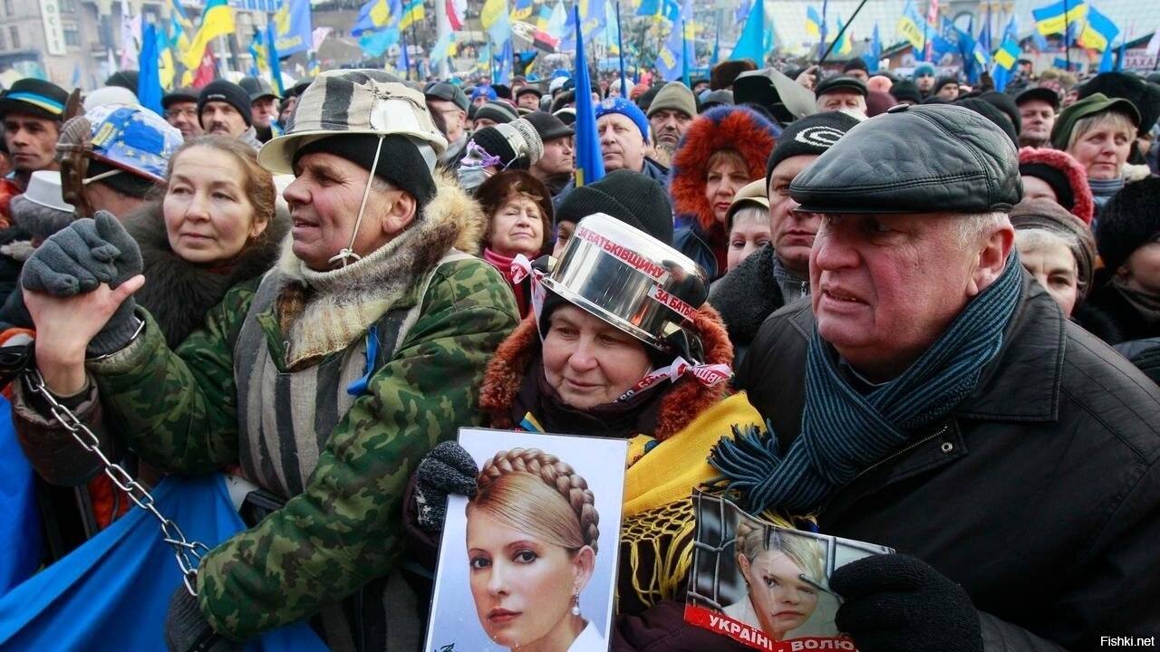 Фото украинцев с кастрюлями на голове