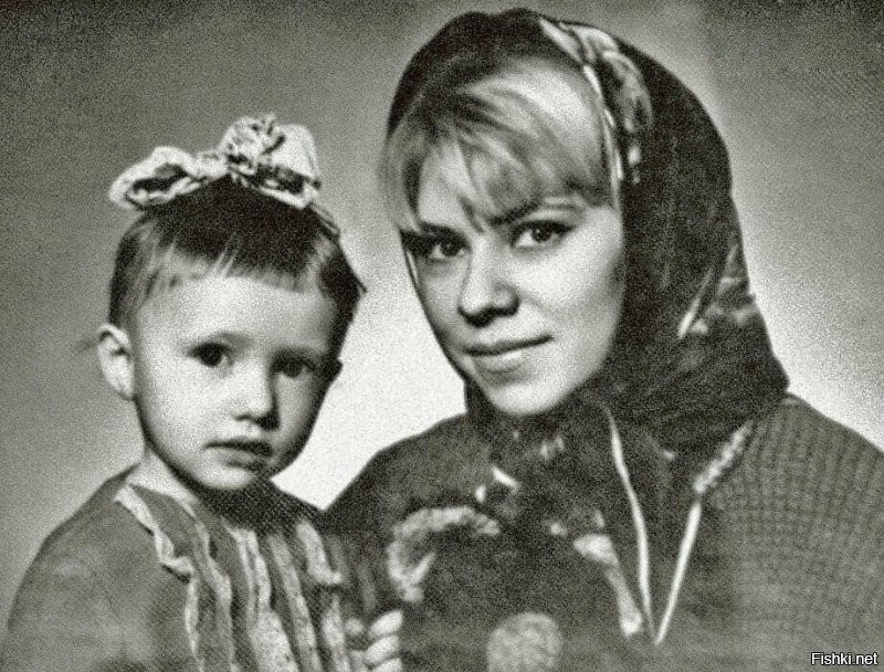 Елена Яковлевна Лебенбаум (Воробей) с мамой Ниной Львовной.