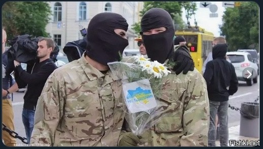 Ми з хлопцями днями до себе в общагу дівчину запросили: ну випили ми шампанського, пива ... потім потрахалісь ... потім одного послали за коньяком, горілкою ... знову потрахалісь ...
- Бідна дівчина!
- Яка дівчина?
- Ну, яку ви запросили до себе.
- Так вона не прийшла ..