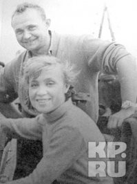 Фильм в разных местах снимался, что-то и летом снимали.