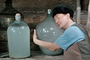 Дело не в зубной пасте, а в дезинфецировании ротовой полости до, во время и после еды.