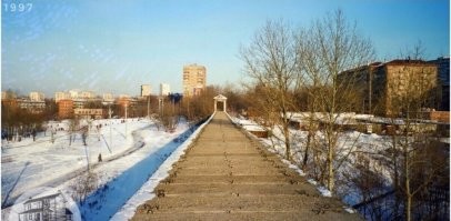 Эх... А мы там тренировались в работе "на веревке", и было проложено несколько альпинистских трасс. 

Эх, молодость...