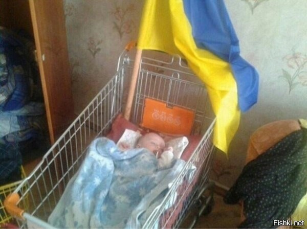 ребенка жалко... угораздило же в такой семье родиться...