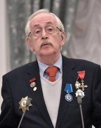15 июня 2006 года в Москве посол Великобритании Энтони Брентон вручил 70-летнему Василию Ливанову знаки Ордена Британской империи за исполнение роли Шерлока Холмса.

Со своей стороны Василий Ливанов заявил, что "благодарен ее величеству за оказанную честь". Вместе с тем он выразил сожаление, что в живых уже нет его друга, актера Виталия Соломина, который сыграл вместе с ним в сериале о Шерлоке Холмсе роль доктора Ватсона.
