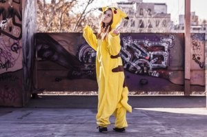 И сейчас так же. Неоднократно видел в пижаме пикачу.