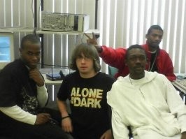 Один среди темноты)))