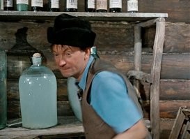 Я ему про мягкое, он про тёплое... Все считают, что классический самогон мутный, как в кино "Самогонщики". Так почему бы его не выгнать по всем правилам, а потом замутить, да хоть мукой, чтоб он соответствовал ожиданиям? А по технологии самогоноварения я сам вам могу лекцию прочитать. С практическими занятиями.