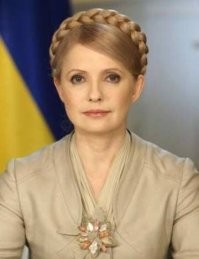 Юля Тимошенко
Первопроходец в политике. Баба-каравай доказала, что женщины могут воровать даже лучше мужчин. И что они такие же безпринципные, лживые и продажные, как и мужчины-политики.