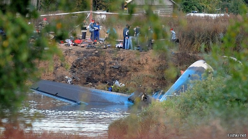 Красавцы говоришь? Ну ну. а мне сразу вот это вспомнилось:
-Пассажирский самолет Як-42 авиакомпании «Як Сервис», выполнявший рейс по маршруту Ярославль – Минск, разбился при вылете из ярославского аэропорта Туношна. На борту находились 45 человек, в том числе, 37 членов команды ярославского хоккейного клуба «Локомотив» и восемь членов экипажа. В авиакатастрофе выжил только бортпроводник.
