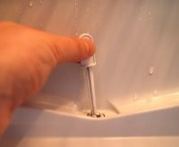 Не это скорее не затычка, а палочка для прочистки дренажа