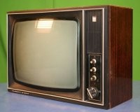 Ничего не понимаю, у меня вот такой телефон

Как его подключить к такому телевизору? :))