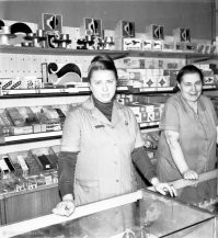 45 витрин и афиш времен СССР